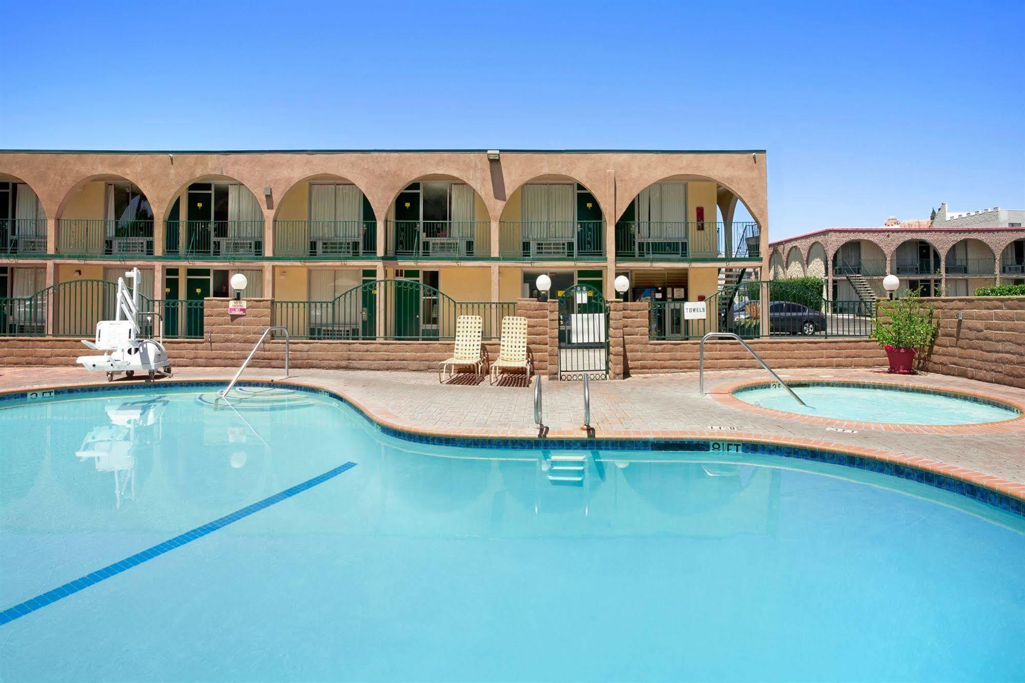 Kings Inn Anaheim At The Park & Convention Center Dış mekan fotoğraf