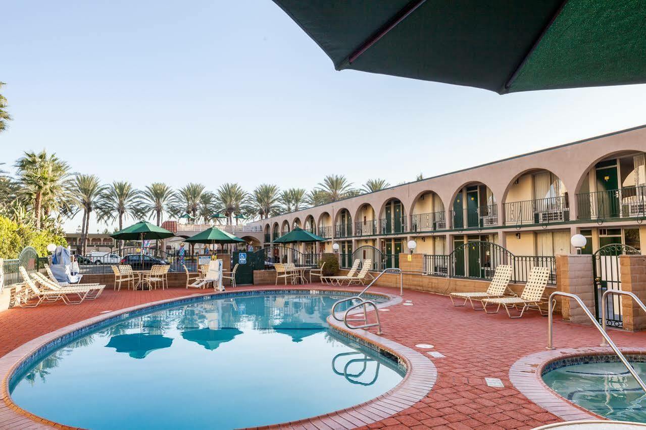Kings Inn Anaheim At The Park & Convention Center Dış mekan fotoğraf